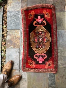 VINTAGE BOHO HANDMADE SOFT WOOL KURDISH MEDIUM PILE MINI RUG CARPET - Picture 1 of 2