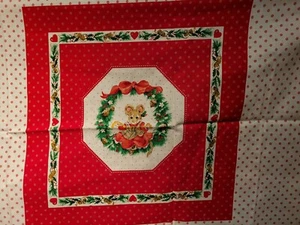 KISSENPLATTE (2) KLEINE MÄUSE IM WEIHNACHTSKRANZ HERZEN ROT - Bild 1 von 2