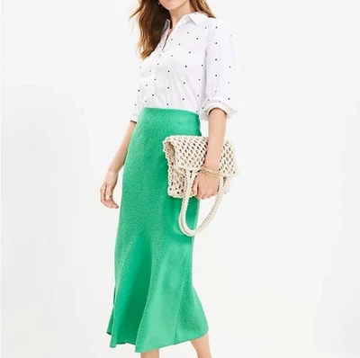 NUEVO CON ETIQUETAS Falda Midi Ann Taylor Loft Verde Satinado Estampado Animal Oficina Carrera Talla XS Foto 1 de 4