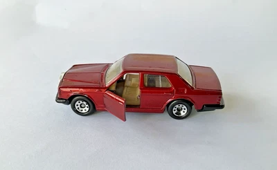 Matchbox ROLLS ROYCE SILVER SPIRIT Puertas Rojas Abiertas De Colección Coche de Lujo Británico Foto 1 de 4