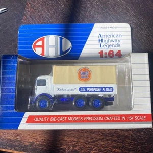 AHL Gold Medal Flour Mack Truck 1:64 American Highway Legends Brandneu Die Cast - Bild 1 von 9
