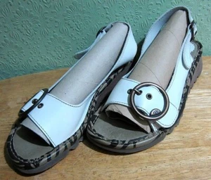 Women's Fly London Pale Grey Wide Strap Sandals Size 7 Casual/Summer - Picture 1 of 8