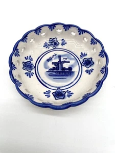 DUTCH HOLLAND DELFT BLUE & WHITE TRINKET BOWL DISH WINDMILL PIERCED HEARTS - Picture 1 of 7