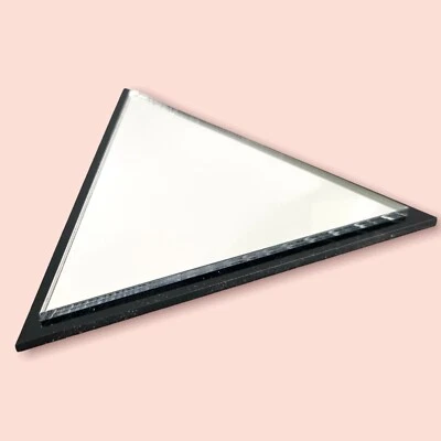Акриловые зеркала треугольной формы с цветной рамкой на ваш выбор и крючками - Изображение 1 из 4