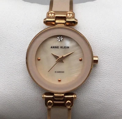 Reloj para mujer Anne Klein con detalles de diamantes correa de acero inoxidable de oro rosa de 28 mm Foto 1 de 4