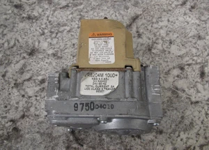 Reznor / Honeywell VR8204M1000 / 96307 Unit Heater Gas Valve Used Free Shipping - Picture 1 of 5
