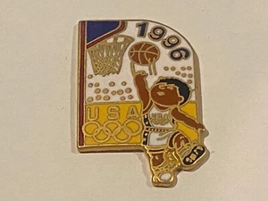 1996 Atlanta Olympische Spiele Mütze Weste Anstecknadel Basketball Lay-up Dream Team '96 - Bild 1 von 2