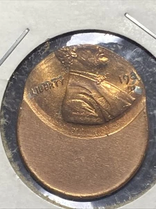 💎 Rare Vintage 198? D US Lincoln Penny 1c Struck Off-Center Mint Error - Picture 1 of 2
