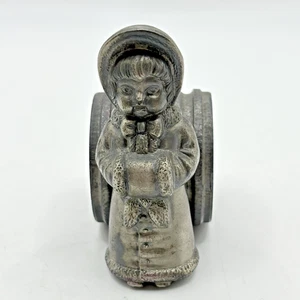 VICTORIAN KATE GREENAWAY SILVER PLATE LITTLE GIRL WITH MUFF NAPKIN RING HOLDER - Picture 1 of 10