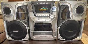 Panasonic SA-AK33 CD Stereo System 5 dischi CD Changer con altoparlanti e cavi leggi - Foto 1 di 19
