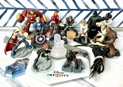 Lote de 17 figuras base Disney Infinity Wii U/PS3/PS4 Foto 1 de 4