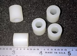 NYLON SPACERS 1/2" ROUND 1/4" HOLE 1/2" LONG - 25 pcs - Picture 1 of 1