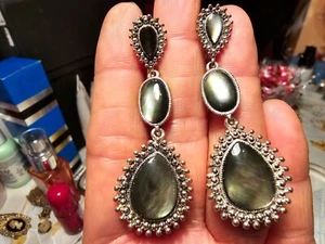 pretty Monet Mother of pearls Silver costume jewellery earrings - Picture 1 of 11
