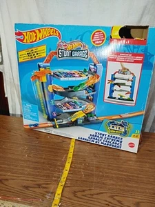 Hot Wheels City Stunt Garage Play Set Elevator to Upper Levels for 3 to 8 No Car - Picture 1 of 1