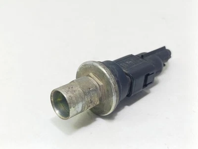 Interruptor de presión sensor de presión aire acondicionado Volkswagen Golf IV 2000 UST131097 Foto 1 de 4