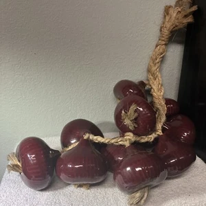 Vtge ceramic red onions strung on a braid, onions are life size like. - Picture 1 of 6