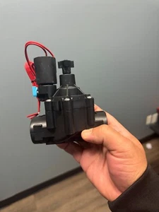 Válvula rociadora en línea de riego Top Notch Pro de 1" con control de flujo automático - Imagen 1 de 8