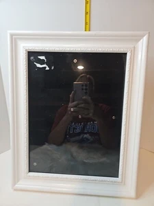Weißer Holz Bilderrahmen für 10 x 13 mit Glas. Qualitätsrahmen aber brauchen Tlc - Bild 1 von 5