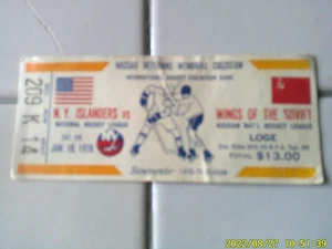 1976 New York Islanders v Wings of the Soviet Union Russian Hockey Ticket 1/10 - Picture 1 of 3