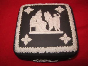 Wedgewood Jasperware Rare Black Vintage Jewelry / Trinket box - Picture 1 of 6