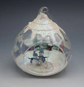 DIORAMA SNOWMAN FAMILY FROSTY HAND BLOWN GLASS HAND PAINTED LARGE ORNAMENT 4.5" - Picture 1 of 7