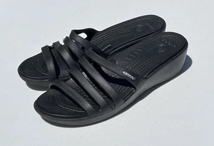 Crocs Rhonda Damengröße 11 Keilsandale schwarz Slipper Riemchenpantoletten (EUC) - Bild 1 von 10