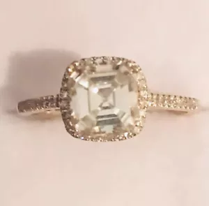 Anello moissanite smeraldo 1,50CTW e accenti di diamanti naturali oro giallo - Foto 1 di 11