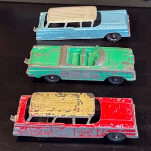 Lot (3) Vtg Tootsietoy Diecast Cars 2 Ford Country Sedans Oldsmobile Convertible - Picture 1 of 23