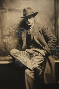 Vintage Photo of Man in suit - 1920's Portrait rare photography  - 179 - Picture 1 of 2