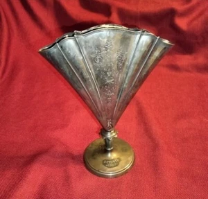 Antique Meriden fan vase silverplate International Silver Co. Dated 1927, nice - Picture 1 of 12