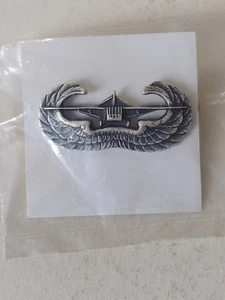 ARMY GLIDER QUALIFICATION B ADGE NIP DATED 2002 :SC25-1 - Picture 1 of 2