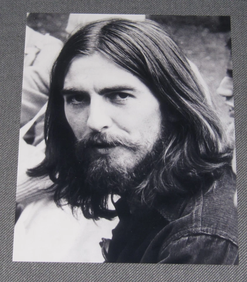 George Harrison s/w Photo Beatles Pressefoto 20/25cm 1969 Krishna-Tempeltreffen - Bild 1 von 2