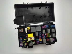 15 - 17 Grand Caravan Town & Country Distribution Relay Fuse Box 68239606AA OEM - Bild 1 von 10