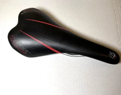 Bicicletas de fieltro ~ asiento de sillín de carreras de carbono 1.2 ~ negro/rojo/blanco Foto 1 de 3