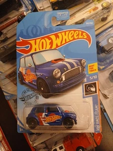 Hot Wheels 2019 SUPER Treasure Hunt MORRIS MINI Blue 242/250 (Corners) - Bild 1 von 2