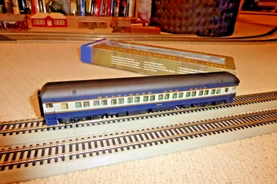 Walthers RTR Heavyweight Paired window Coach B&O (Modernized) #5304 - Image 1 of 4