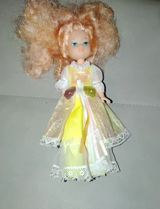 Poupée Lady Lovelylocks Dame Boucleline jaune - Picture 1 of 2