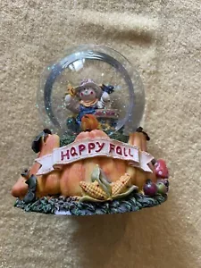 “Happy Fall” Scarecrow Snow Globe - Picture 1 of 3