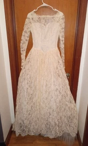 1960s BRIDAL GOWN Wedding Dress Ivory Lace w Train Full Skirt Sz Small - Picture 1 of 17