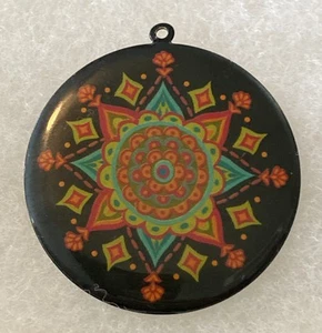 Disney Wizards Of Waverly Place buntes Emaille Mandala Anhänger 1,75" - Bild 1 von 3