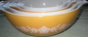 Pyrex Yellow / Orange Butterfly -Set of 4 Cinderella Nesting Bowls-No 441-444 - Picture 1 of 5
