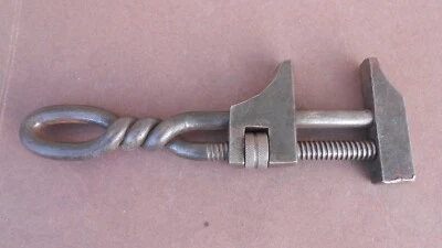 Ancienne clé à molette marteau / Manche torsadé / Outils anciens / Collection - Photo 1/4
