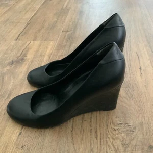 GUCCI LEATHER WEDGES PUMPS HIGH 3.5" EMBELLISHED HEELS-BLACK-SZ 37-MADE in ITALY - Picture 1 of 18