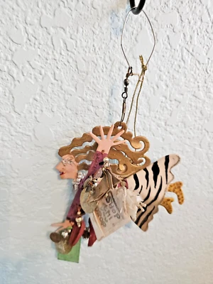 Декор украшение вешалка Fanciful Flights SHOP UNTIL YOU DROP Karen Rossi Silvestri - Изображение 1 из 4