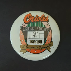 Baltimore Orioles Memorial Stadium 1954-1991 - A Season To Remember 3.5 in Pin - Picture 1 of 3