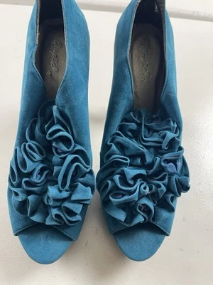 Qupid Shoes Heels Women Size 10 Turquoise Blue Faux Suede Material - Image 1 of 4