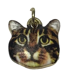 Ciondolo ciondolo tabby gatto smalto e tono oro puffy nuovo - Foto 1 di 2