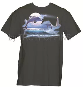 T-shirt da uomo stampata grafica 1-DELPHIN MOON OCEAN LIGHTHOUSE JUMPING NIGHT BEACH - Foto 1 di 7
