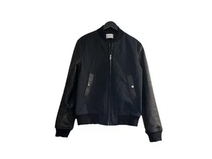 Chaqueta Bomber Sandro Cordero Manga Cuero Universitaria Grande L Azul Marino Negra Dos Tonos - Imagen 1 de 14