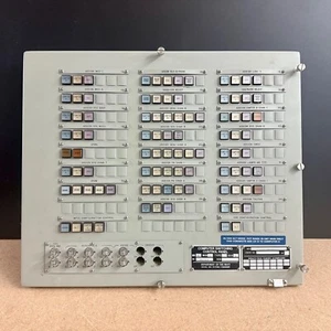 Panel de control de conmutación de computadora Dynalec MK328 Mod33 con interruptores de relé Korry - Imagen 1 de 15